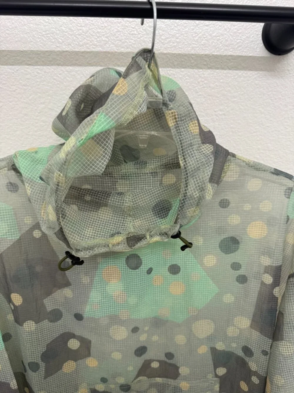 Lightweight Camo Print Windbreaker Jacket with Hood & Mesh Lining